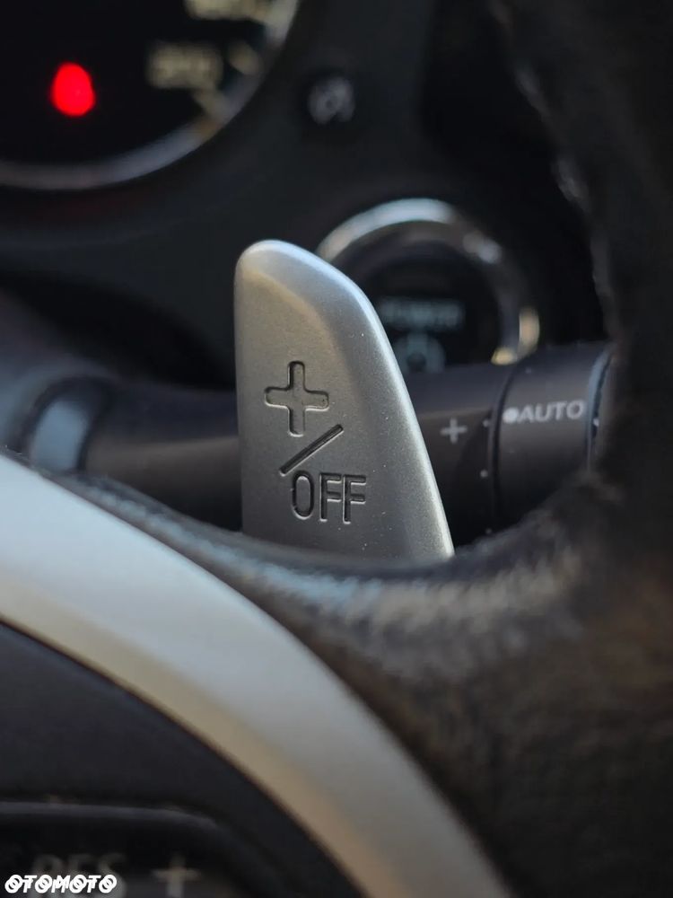 Mitsubishi Outlander - 25