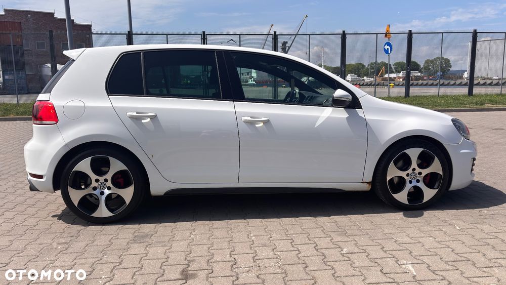 Volkswagen Golf - 10