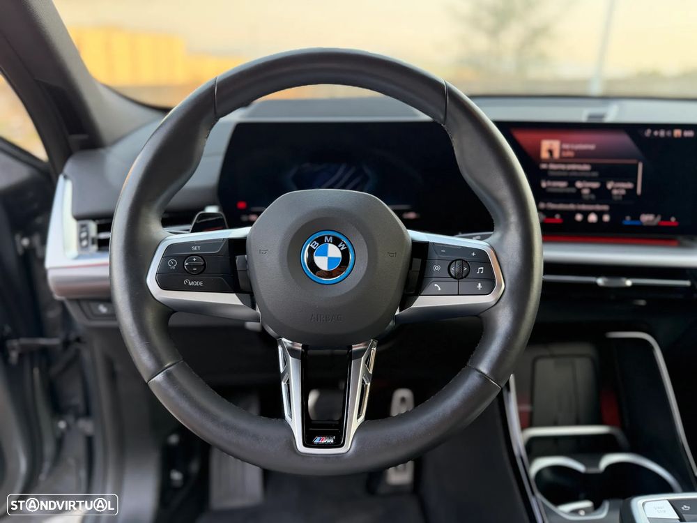 BMW iX2 eDrive20 Pack Desportivo M - 14