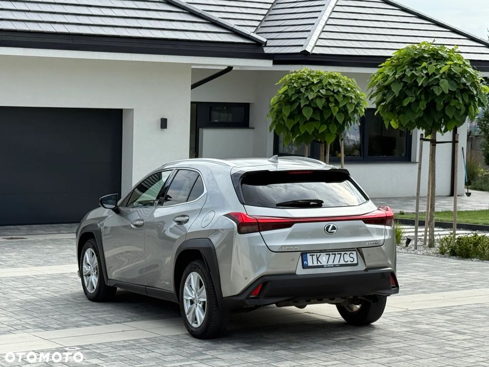 Lexus UX - 10