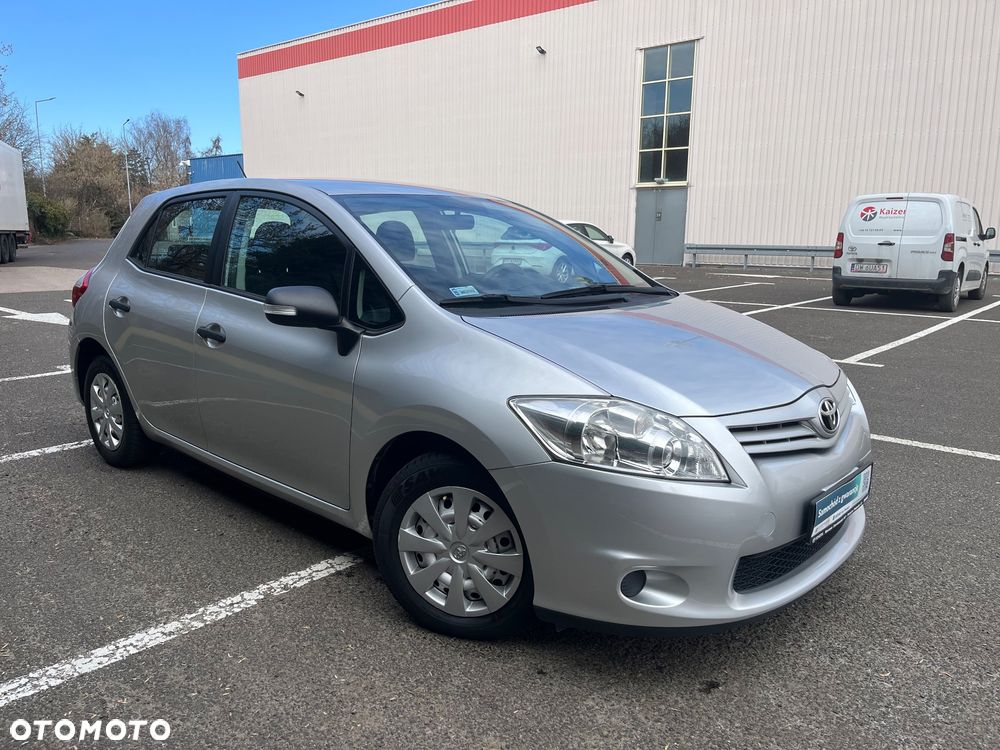 Toyota Auris 1.33 VVT-i Terra - 2