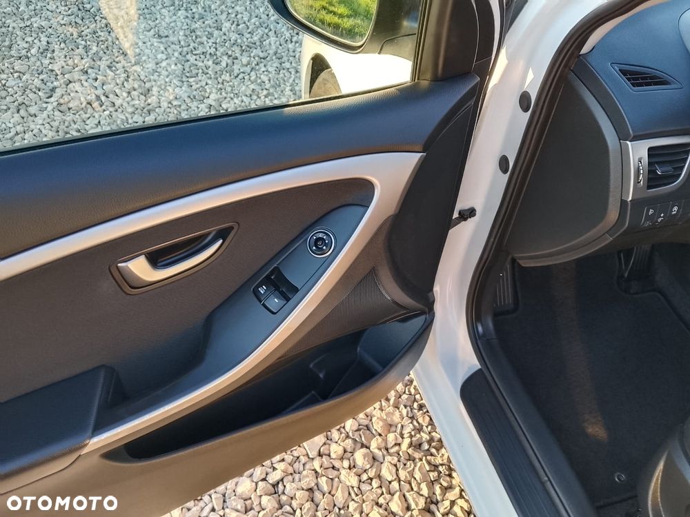 Hyundai i30 1.4 BlueDrive Comfort - 14