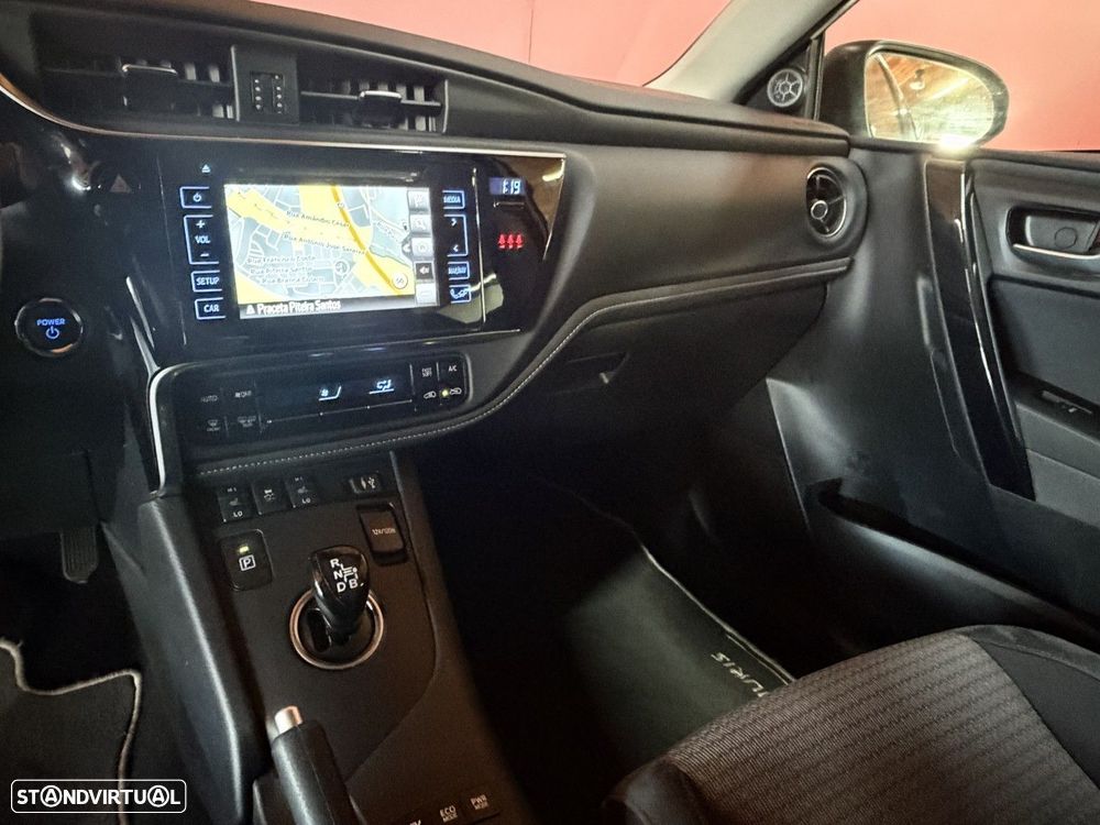 Toyota Auris Touring Sports 1.8 HSD Comfort +P.Sport+Navi - 10