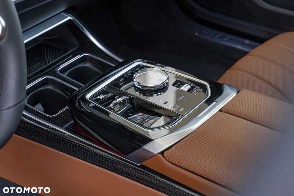 BMW Seria 7 740d xDrive - 17