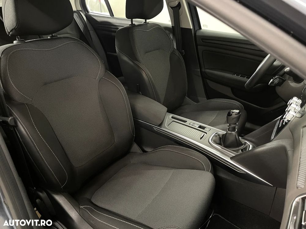 Renault Megane TCE 140 Equilibre - 10