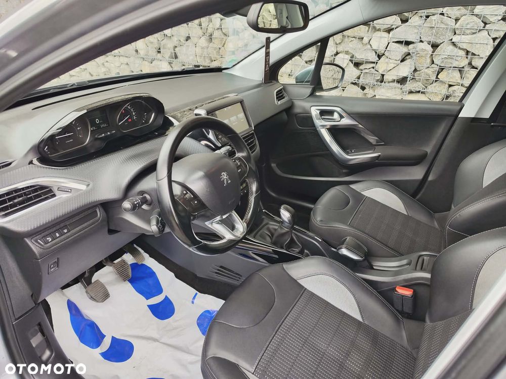 Peugeot 2008 1.2 Pure Tech Allure S&S - 5