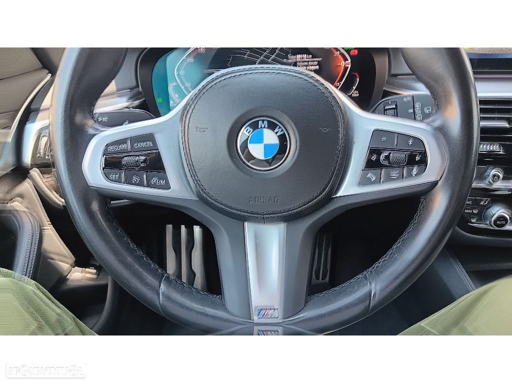 BMW 520 d Pack Desportivo M Auto - 13