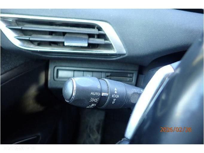 Peugeot 3008 1.6 BlueHDi Allure S&S EAT6 - 27