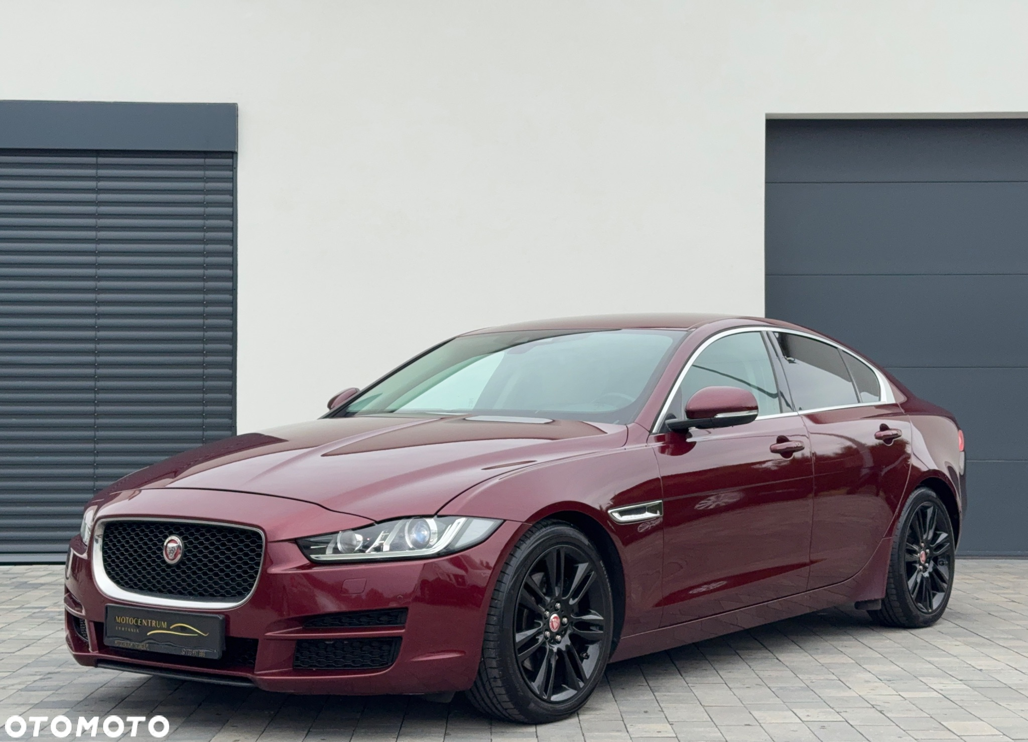 Jaguar XE 2.0 D Prestige - 2