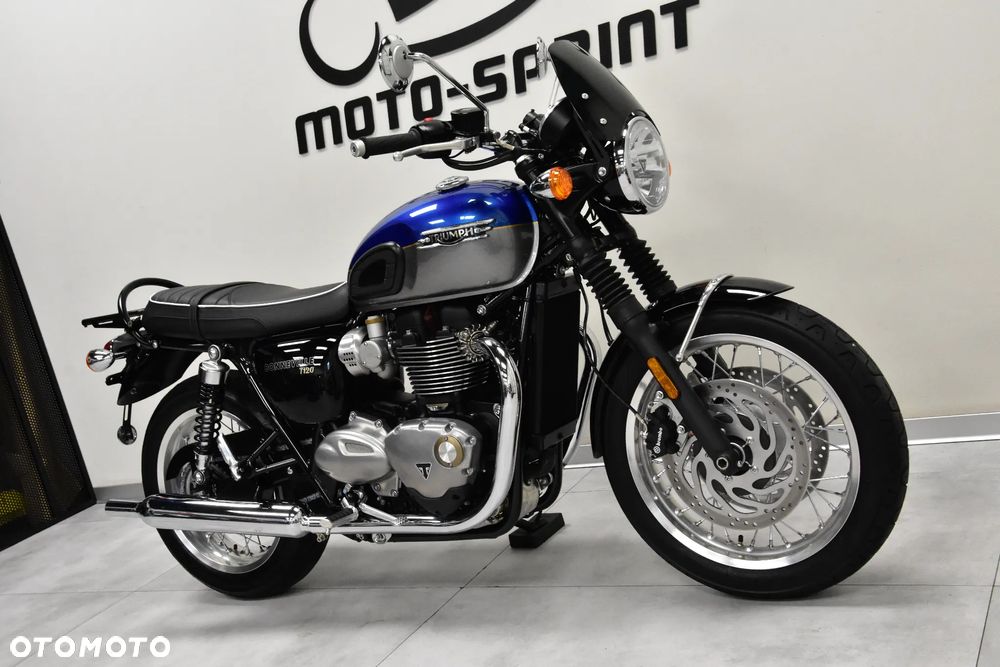 Triumph Bonneville - 8