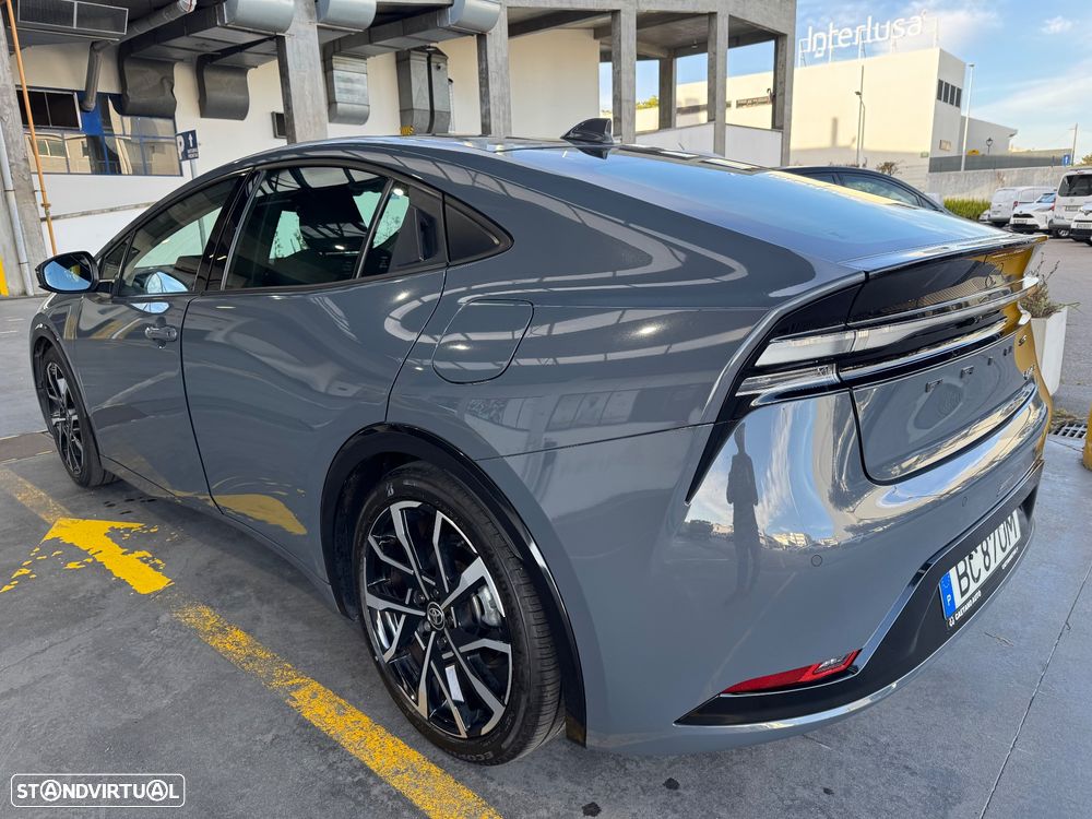 Toyota Prius 2.0 Plug-in Luxury - 2