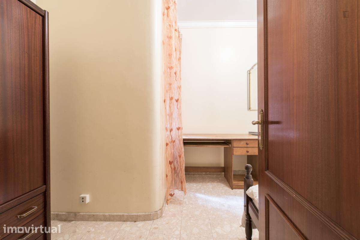 Quarto - localizado em Alameda Lisbon - Grande imagem: 2/10
