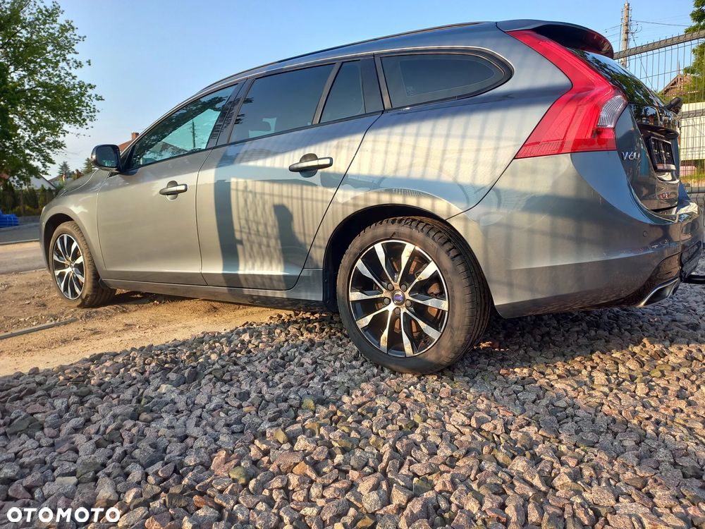 Volvo V60 D2 Drive-E Dynamic Edition (Kinetic) - 3