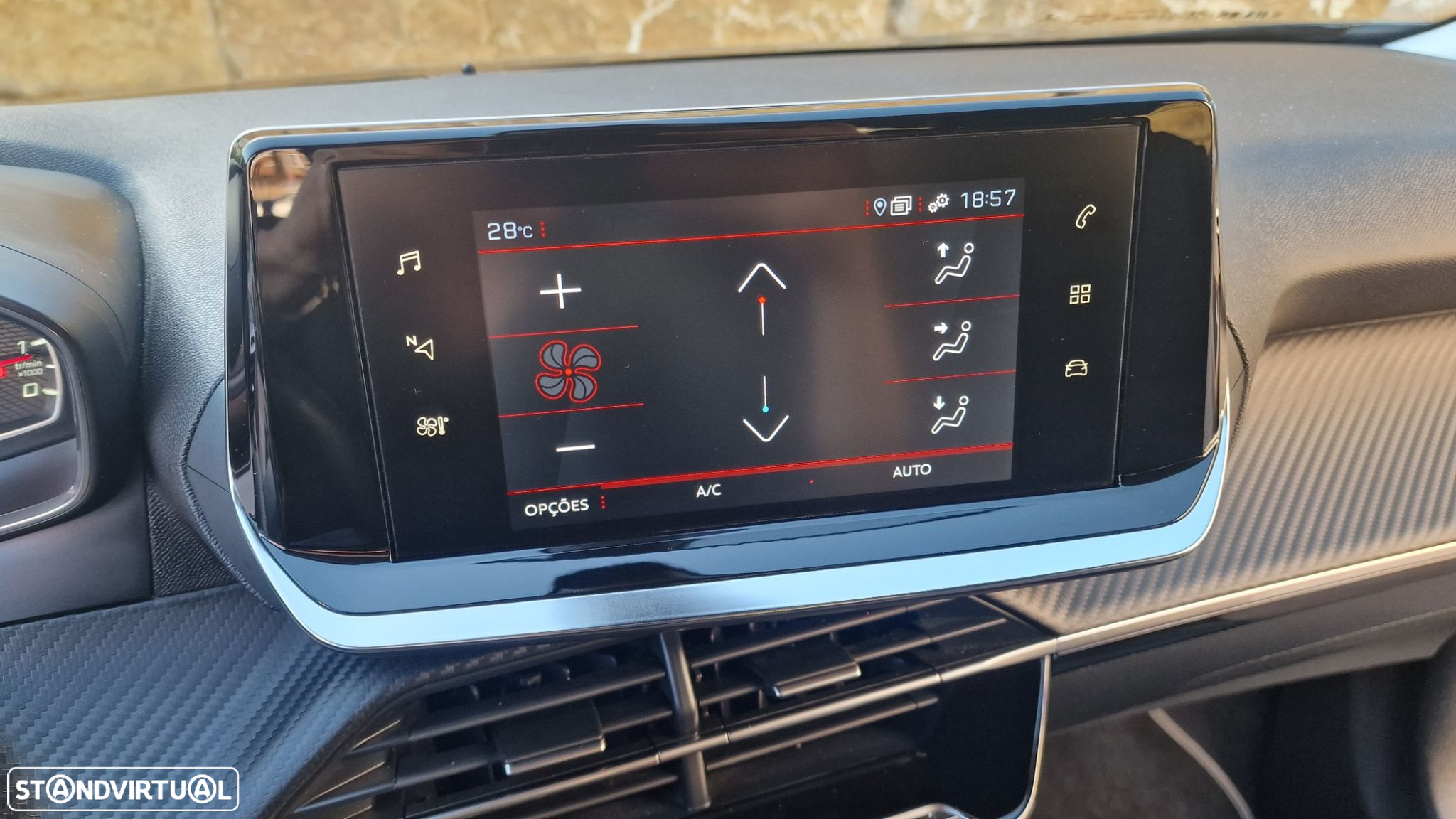 Peugeot 2008 1.5 BlueHDi Allure EAT8 - 25