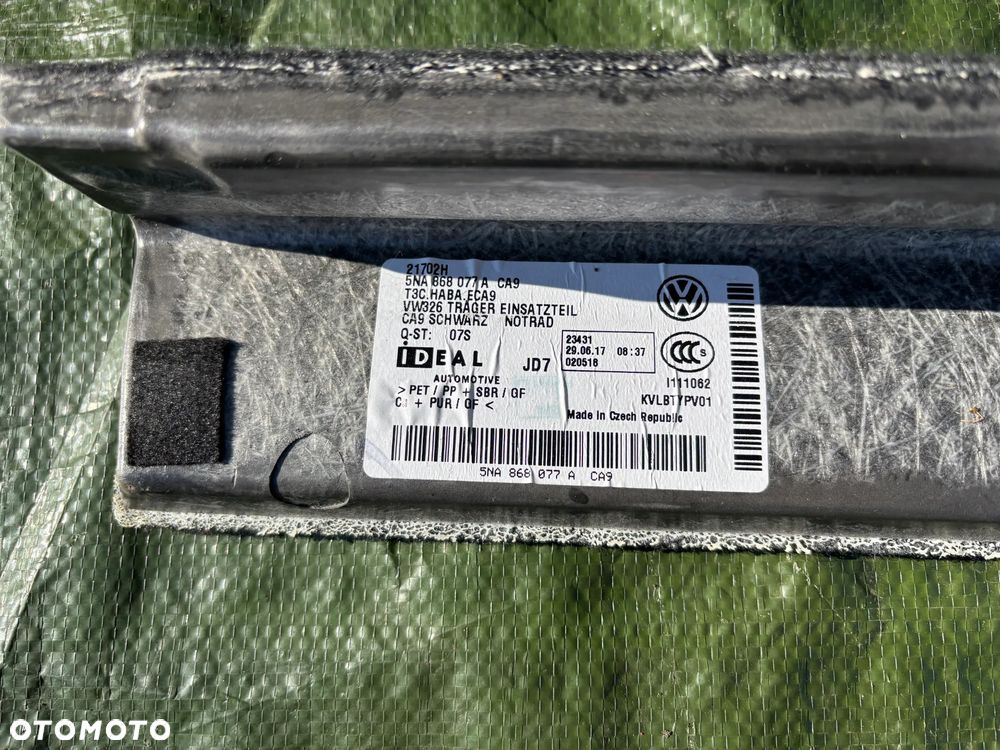 VW Tiguan  II 5NA listwa bagażnika 5NA868077A - 3