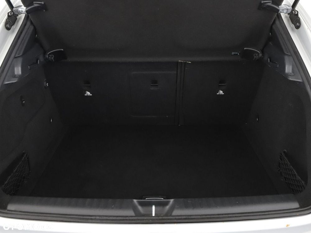 Mercedes-Benz GLA 180 Urban - 21