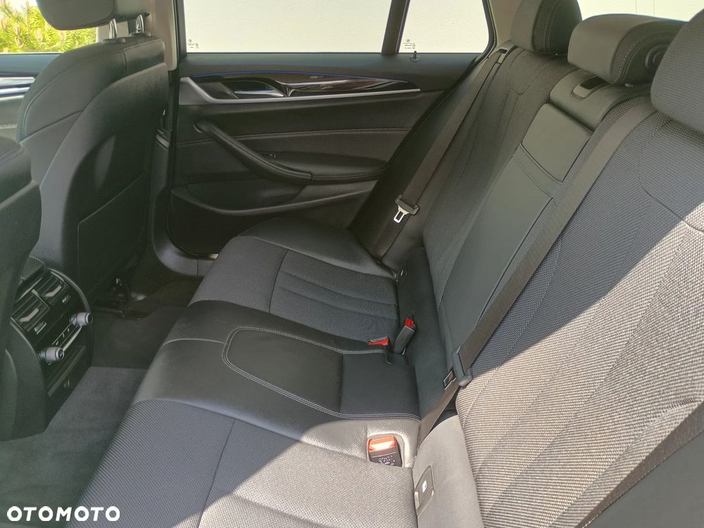 BMW Seria 5 520d xDrive Sport Line - 7