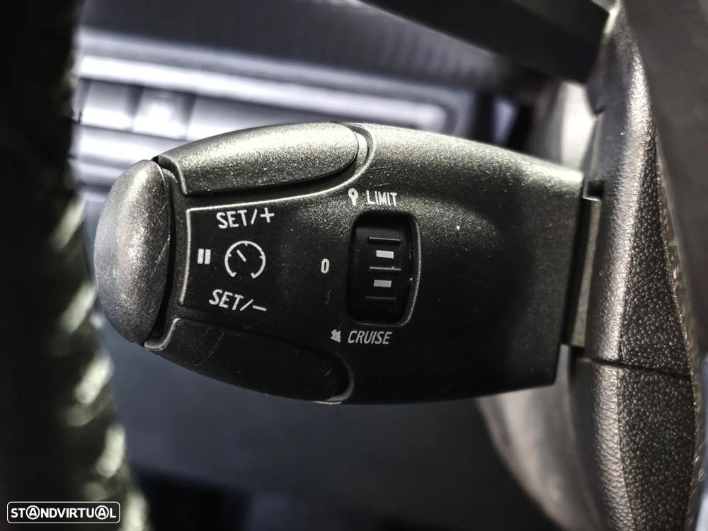 Peugeot 2008 1.2 PureTech Signature - 16