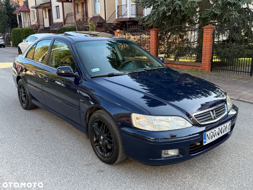 Honda Accord 1.8i LS - 9