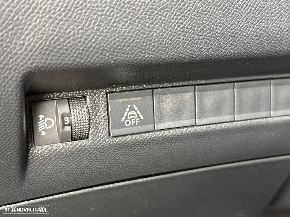 Peugeot 2008 PureTech 130 EAT8 Allure Pack - 17