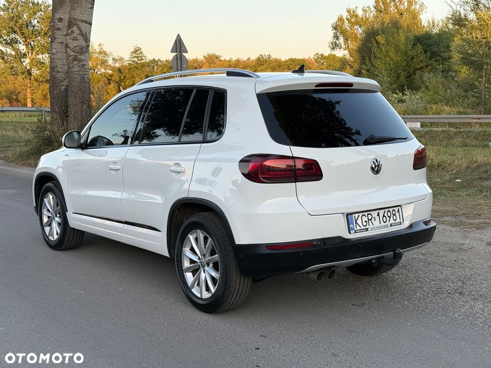 Volkswagen Tiguan 2.0 TDI DPF BlueMotion Technology Lounge Sport & Style - 16