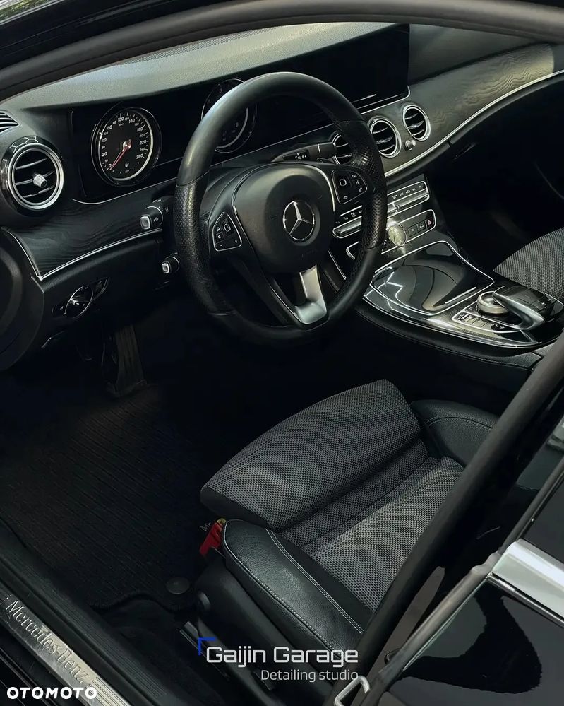 Mercedes-Benz Klasa E 220 d 4-Matic Business Edition 9G-TRONIC - 4
