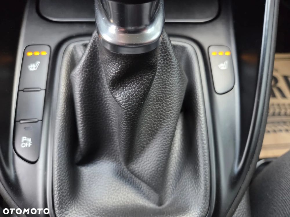 Kia Carens 1.6 GDI Dream Team Edition - 15