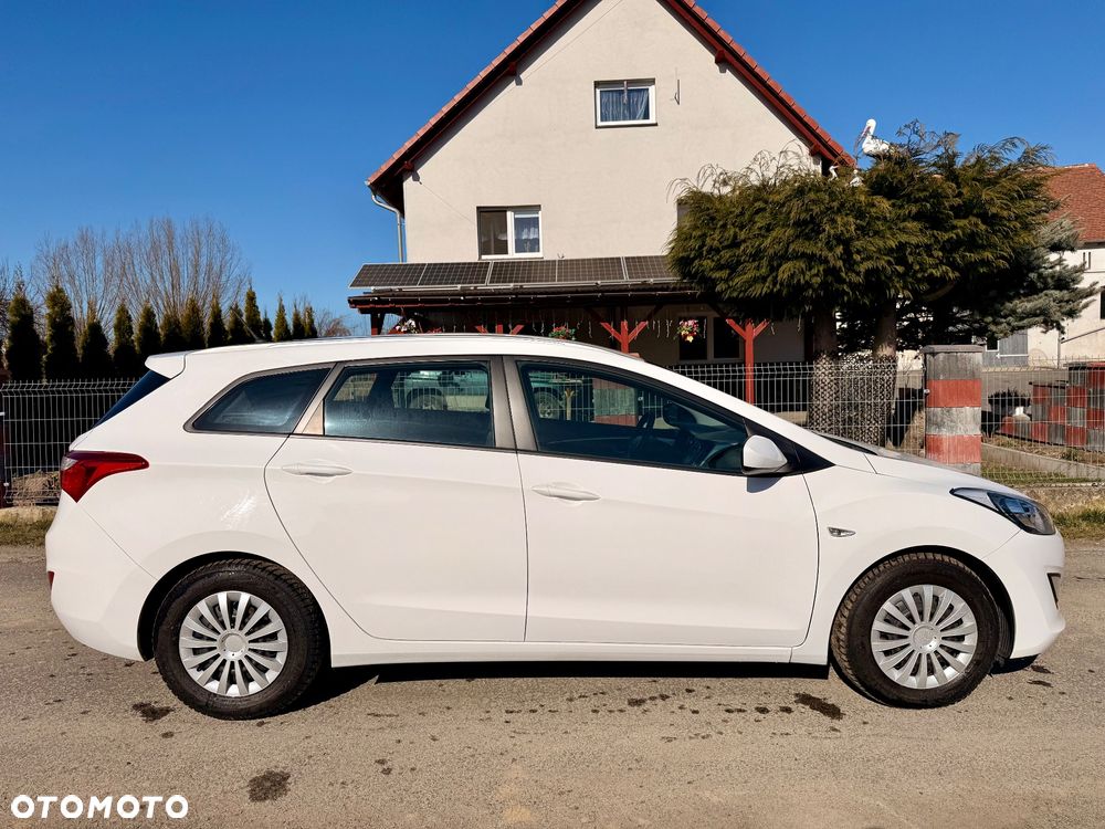 Hyundai i30 blue 1.6 CRDi Classic - 3