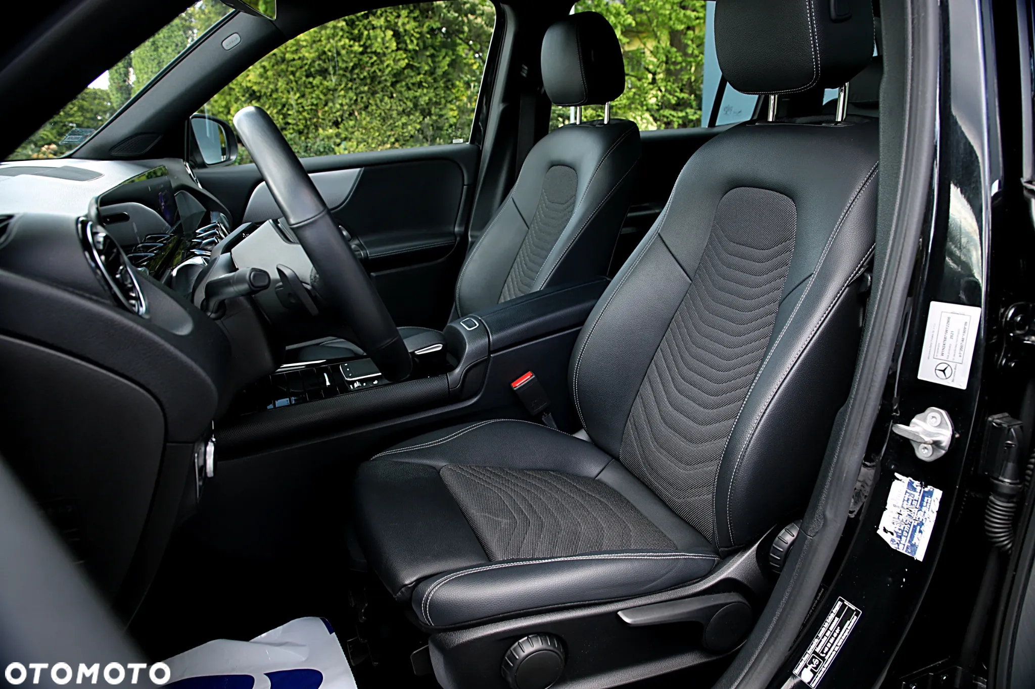 Mercedes-Benz GLB 200 7G-DCT - 21