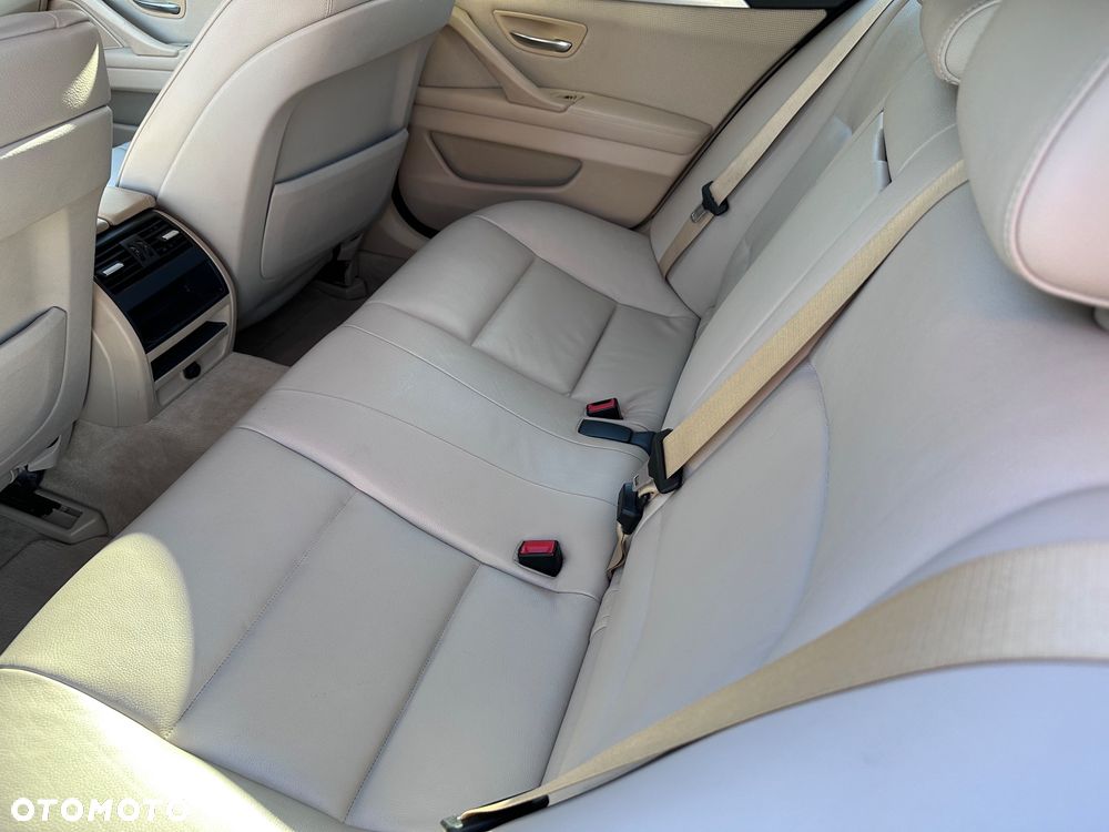 BMW Seria 5 528i xDrive - 6