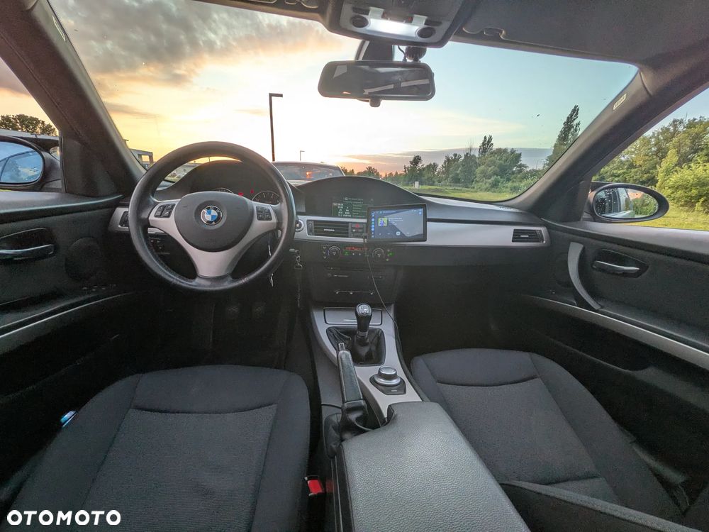 BMW Seria 3 320i - 10