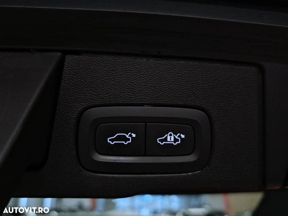 Volvo XC 60 B4 MHEV Momentum Pro - 31