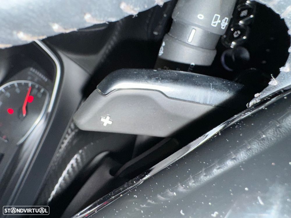 Peugeot 208 1.2 PureTech Allure EAT8 - 38