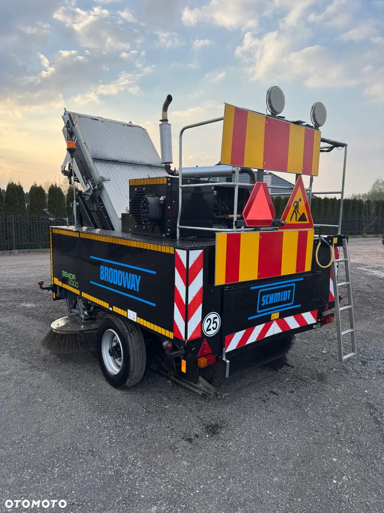Aebi Schmidt BRODDWAY SENIOR 2000 / JAK NOWA BEZ ADBLU I DPF - 9