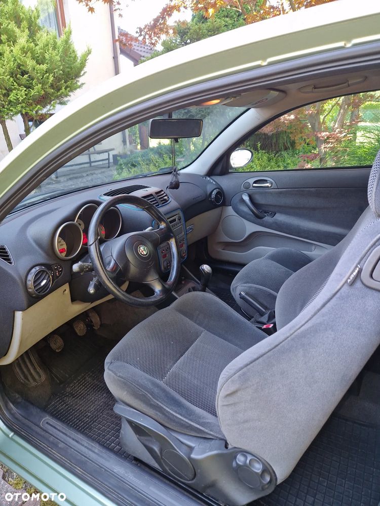 Alfa Romeo 147 - 8