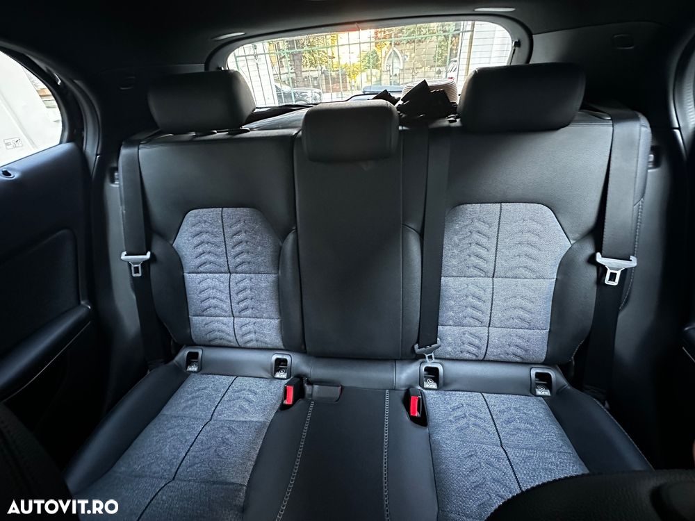 Mercedes-Benz GLA - 31