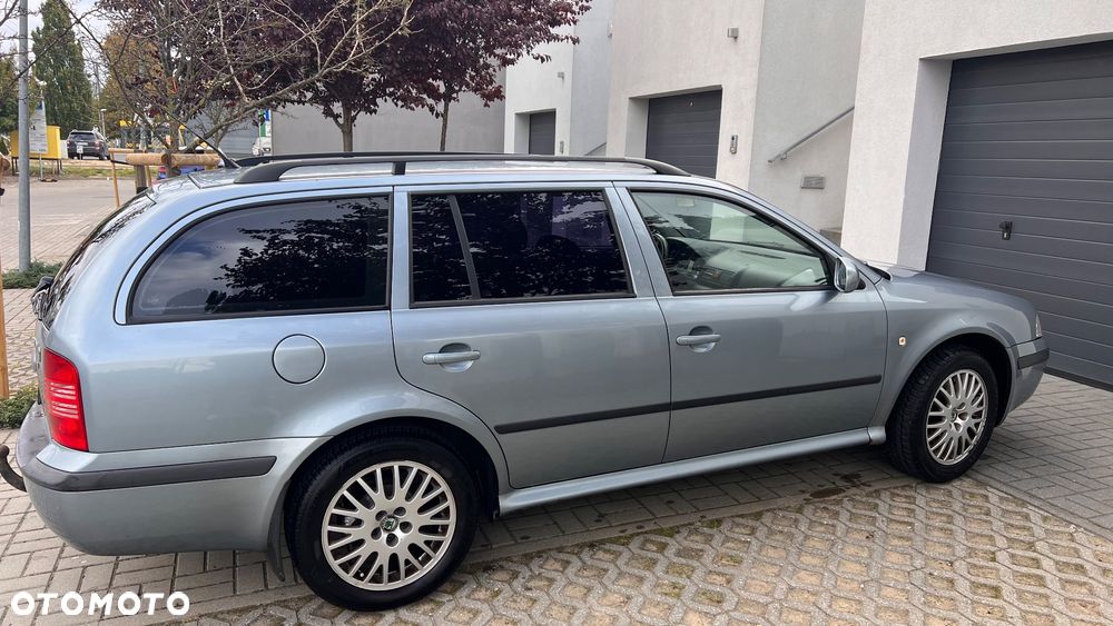 Skoda Octavia 2.0 Combi Elegance - 8