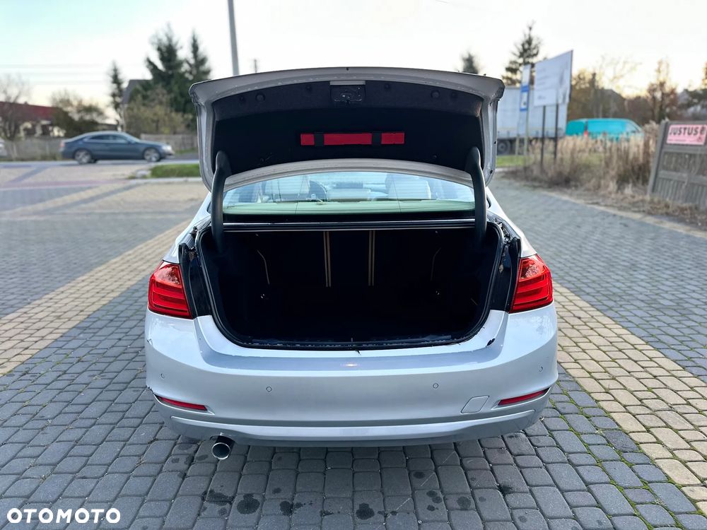 BMW Seria 3 318d Luxury Line - 16