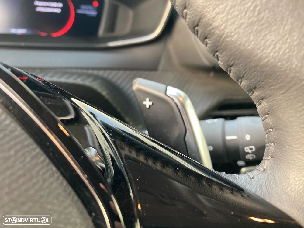 Peugeot 208 1.2 Hybrid Allure e-DCS6 - 18