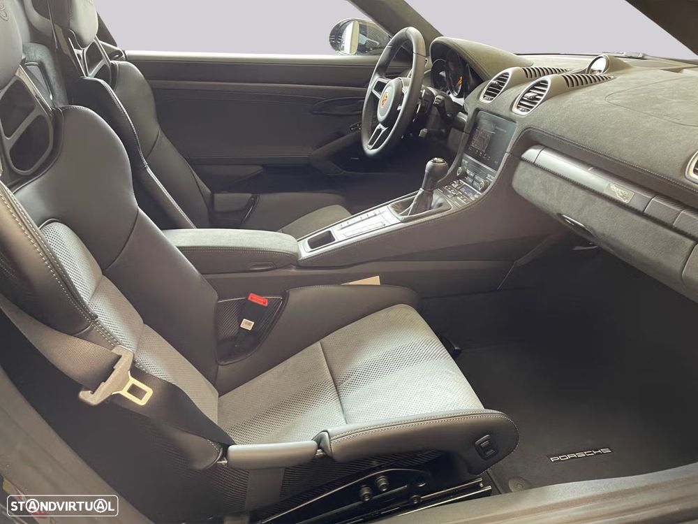 Porsche 718 Spyder - 19