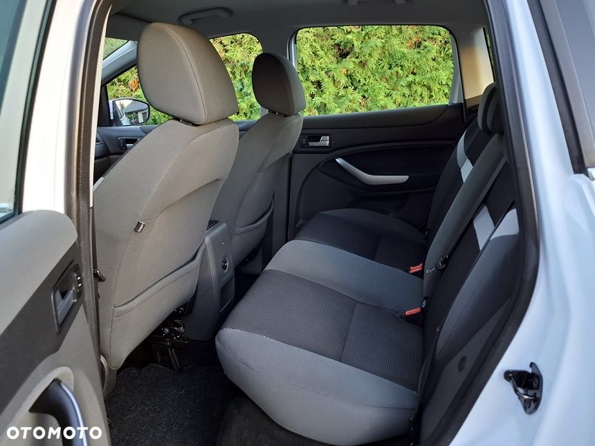 Ford Kuga - 25