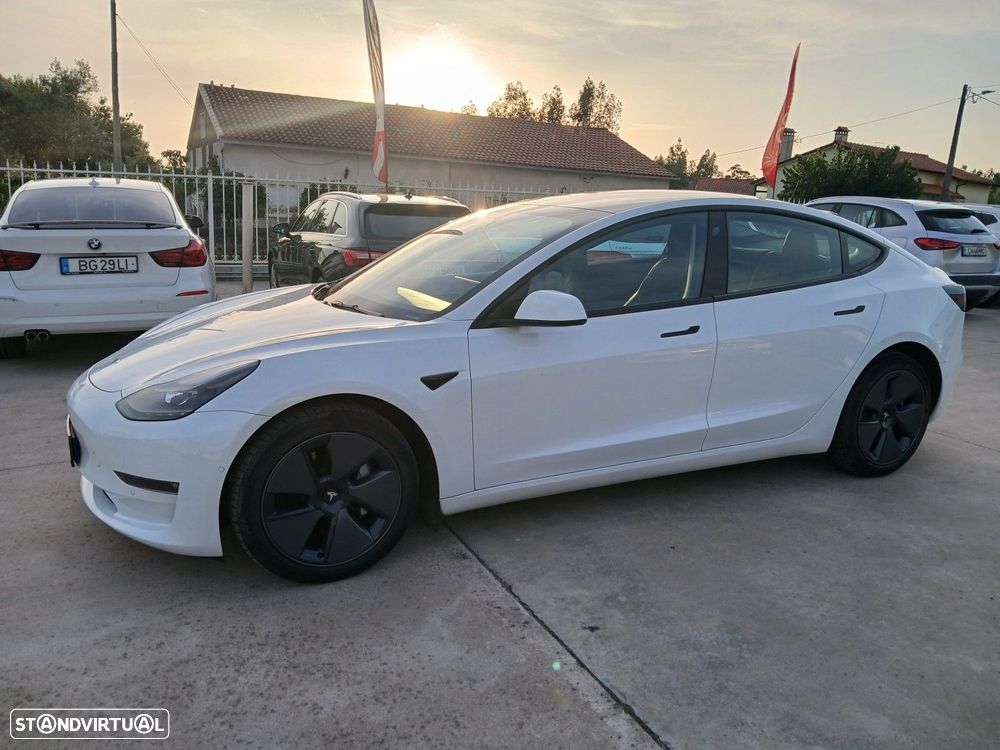 Tesla Model 3 - 4