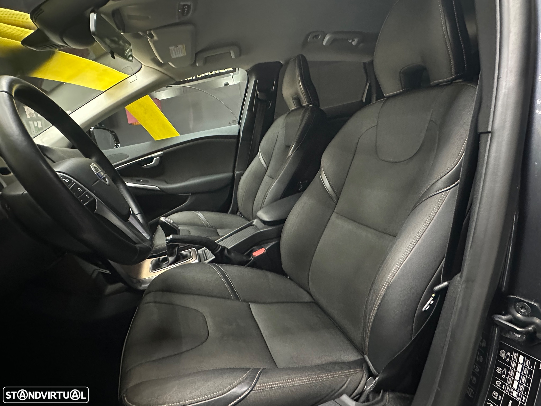 Volvo V40 Cross Country 1.6 D2 Momentum - 11