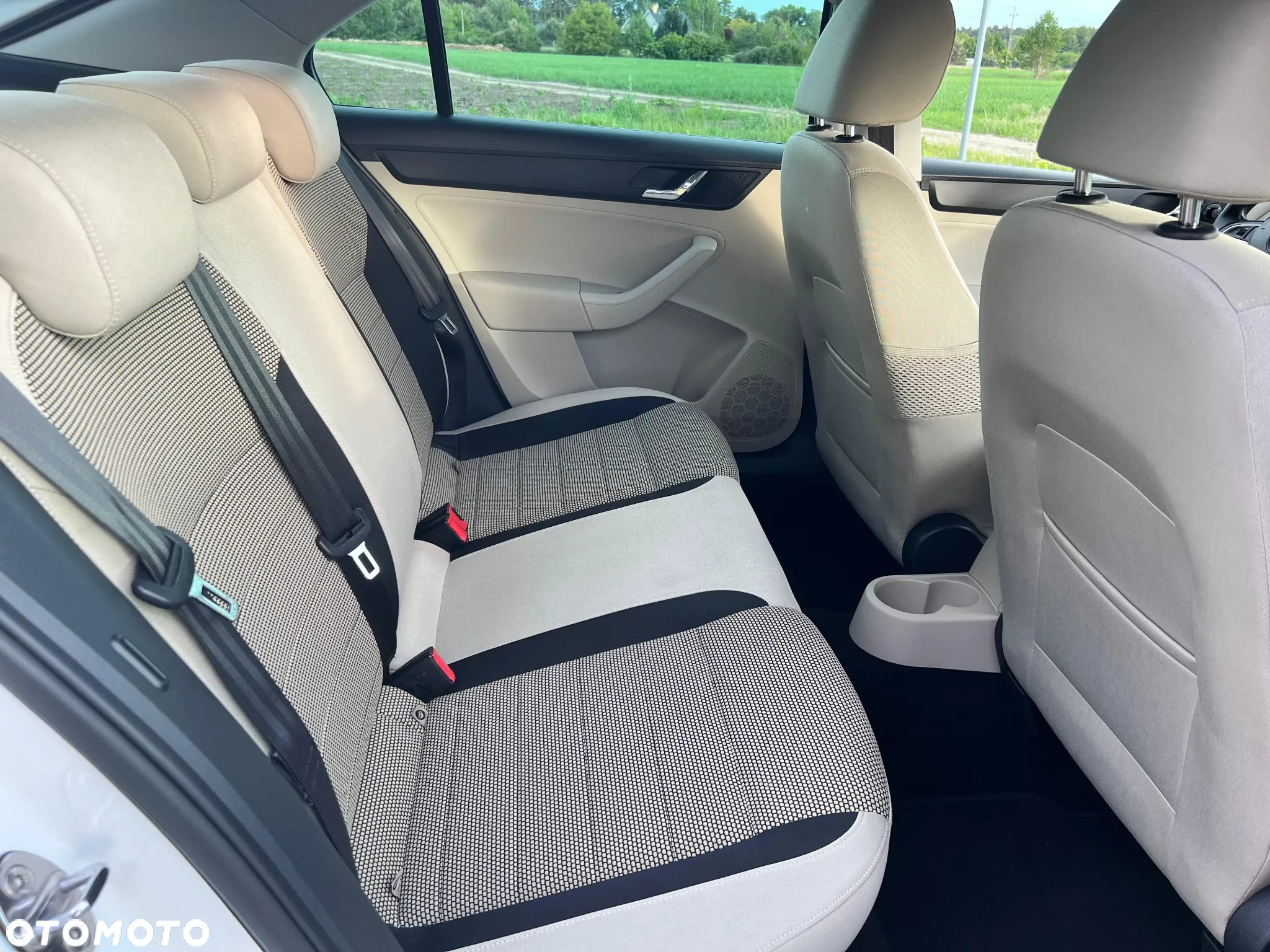 Skoda RAPID 1.6 TDI DPF Style Plus - 13
