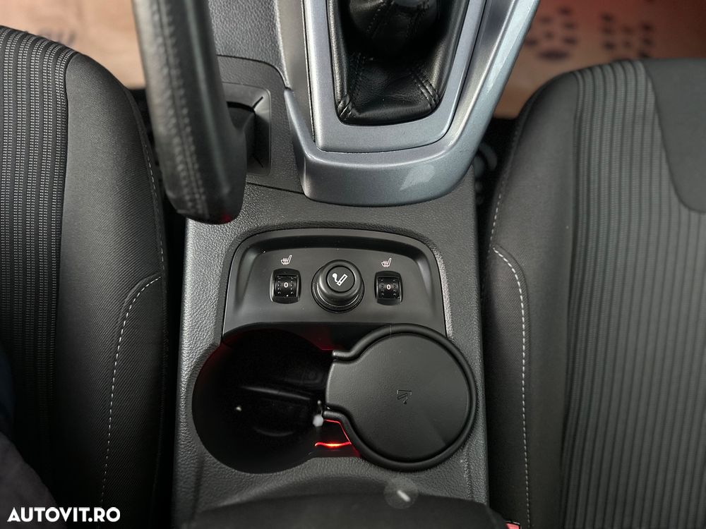 Ford Focus 2.0 TDCi DPF Titanium - 26