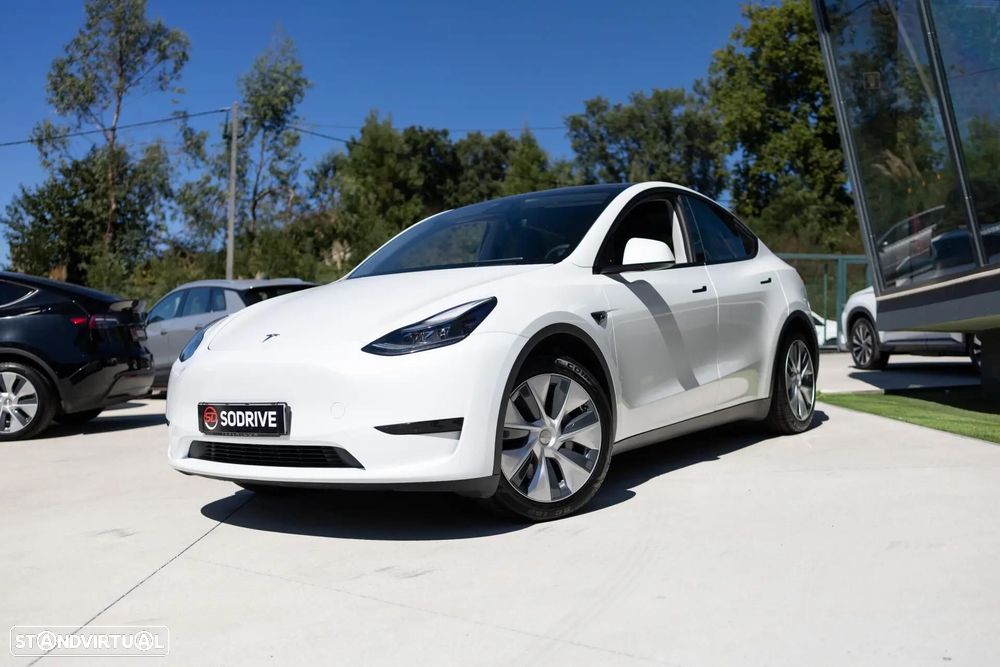 Tesla Model Y Long Range Dual Motor AWD - 8