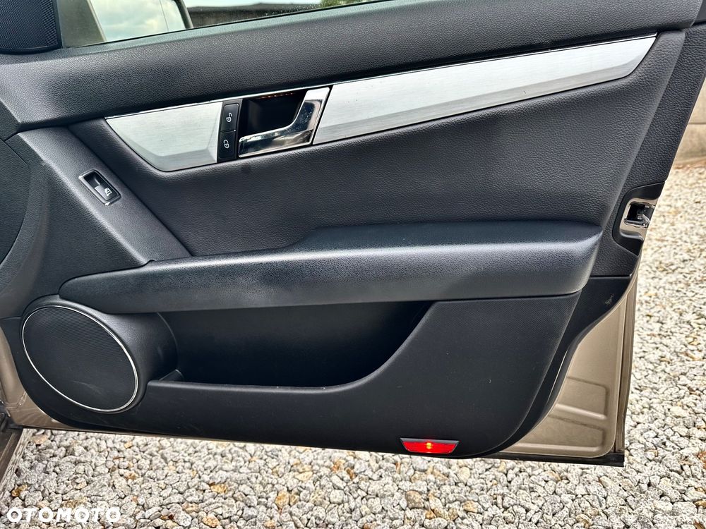 Mercedes-Benz Klasa C 180 Kompressor BlueEFFICIENCY Elegance - 14