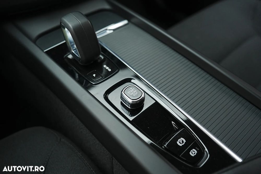 Volvo XC 60 B4 D AWD Geartronic Momentum Pro - 33