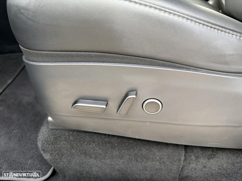 Tesla Model Y Long Range Dual Motor AWD - 19