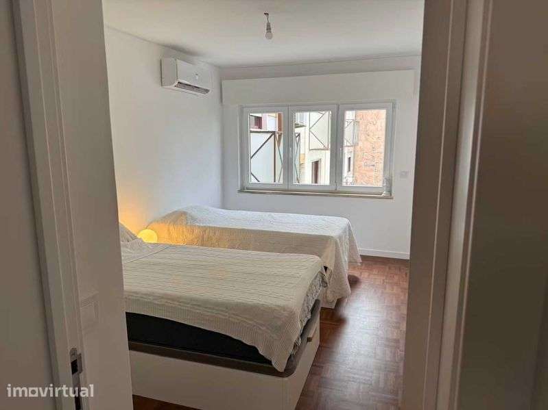 Apartamento de 2 Quartos, Luminoso e Espaçoso, em Telheiras - Grande imagem: 5/12
